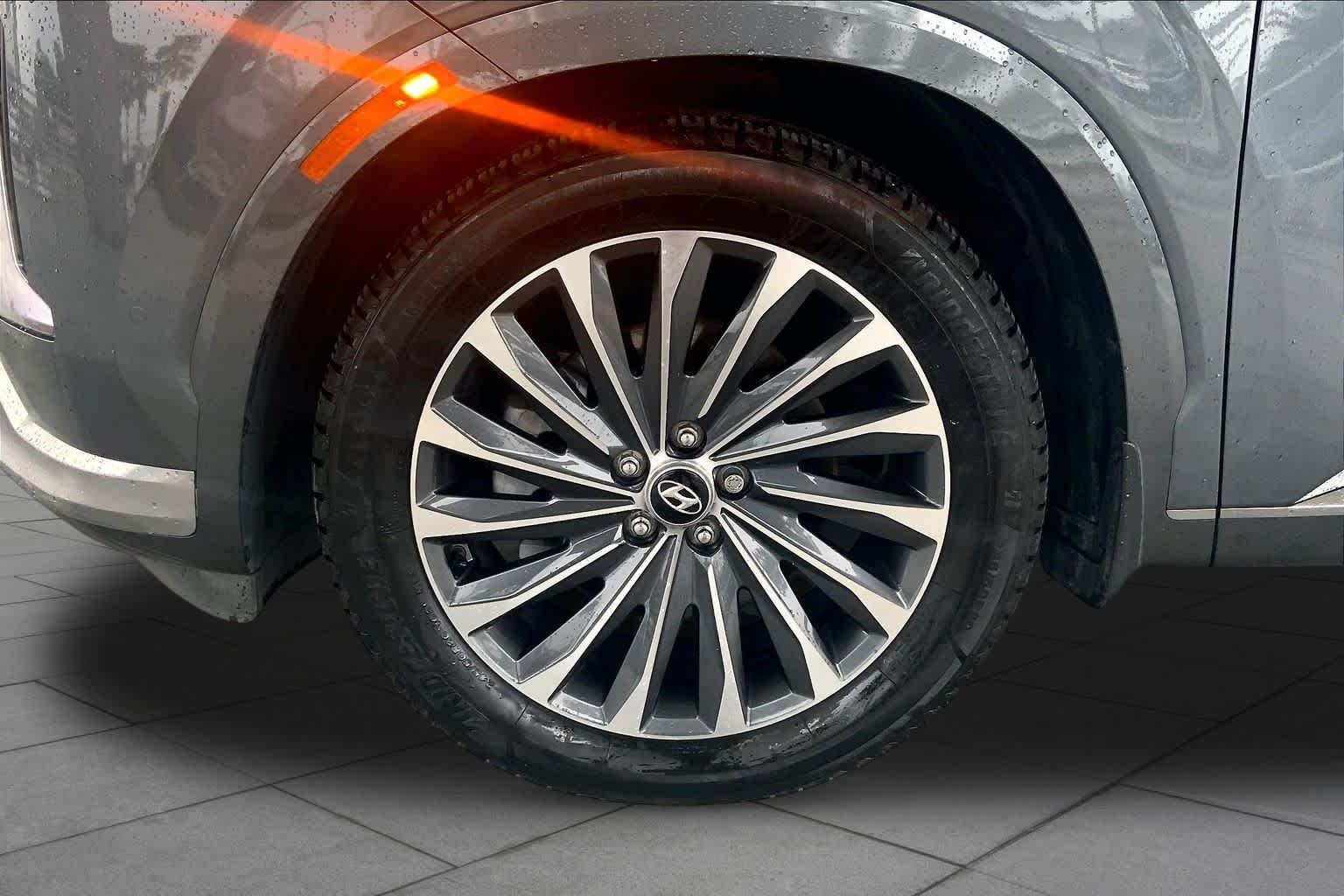 Used 2024 Steel Graphite Hyundai Calligraphy image 9