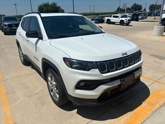 Used 2022 White Jeep Latitude Lux image 1