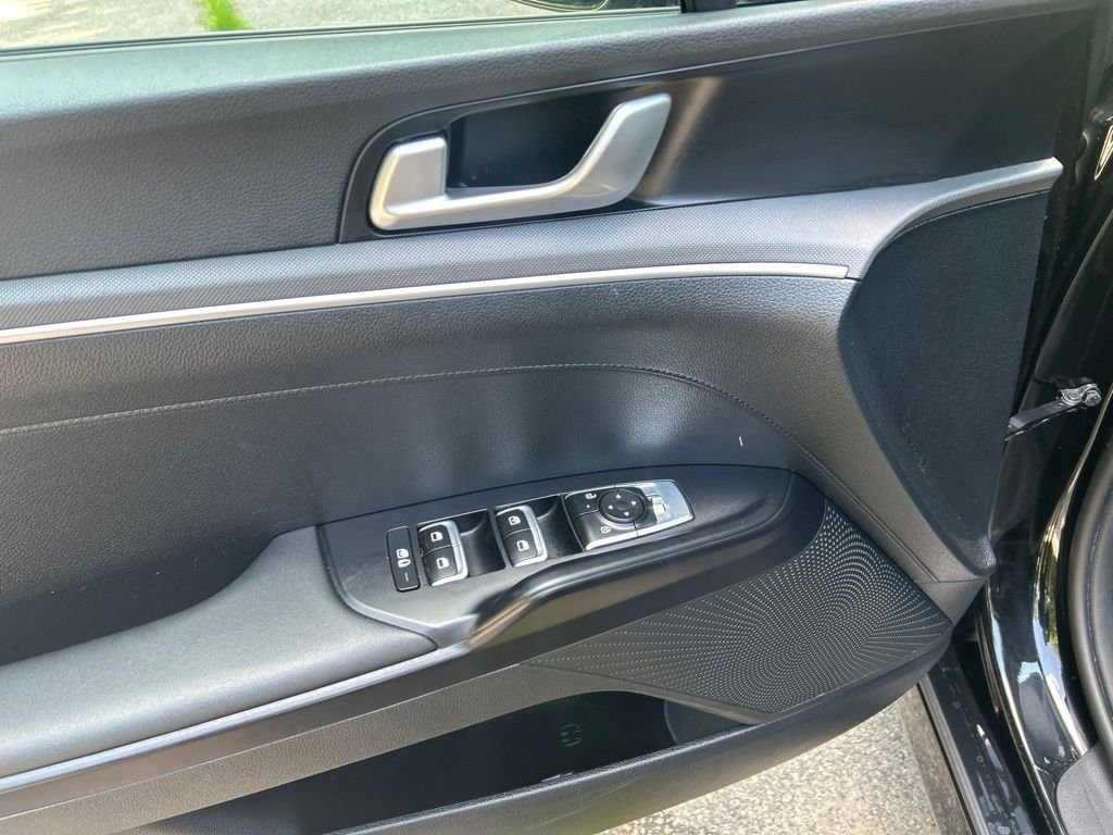 Used 2026 Black Kia LXS image 15