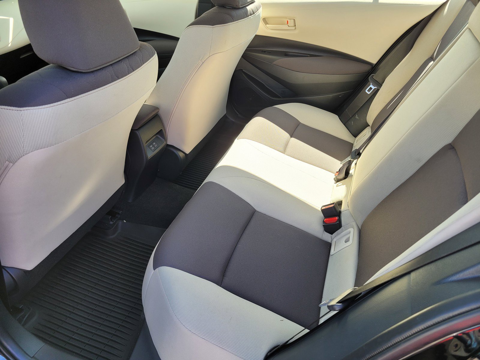 Used 2025  Toyota LE image 12