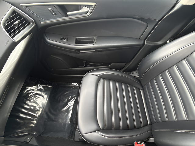 Used 2024 Gray Ford SEL image 21