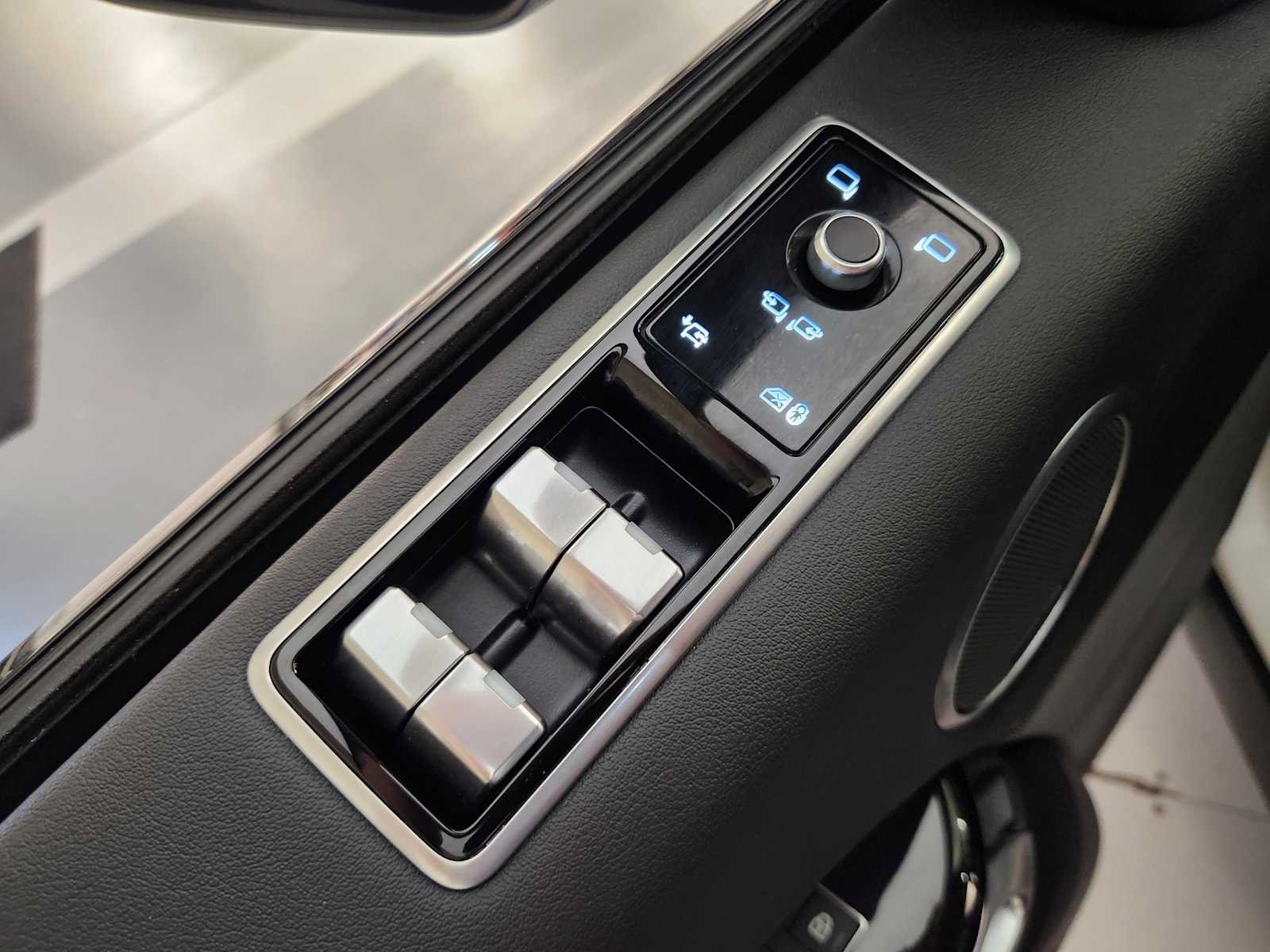 Used 2022 Fuji White Land Rover HSE Silver Edition image 23