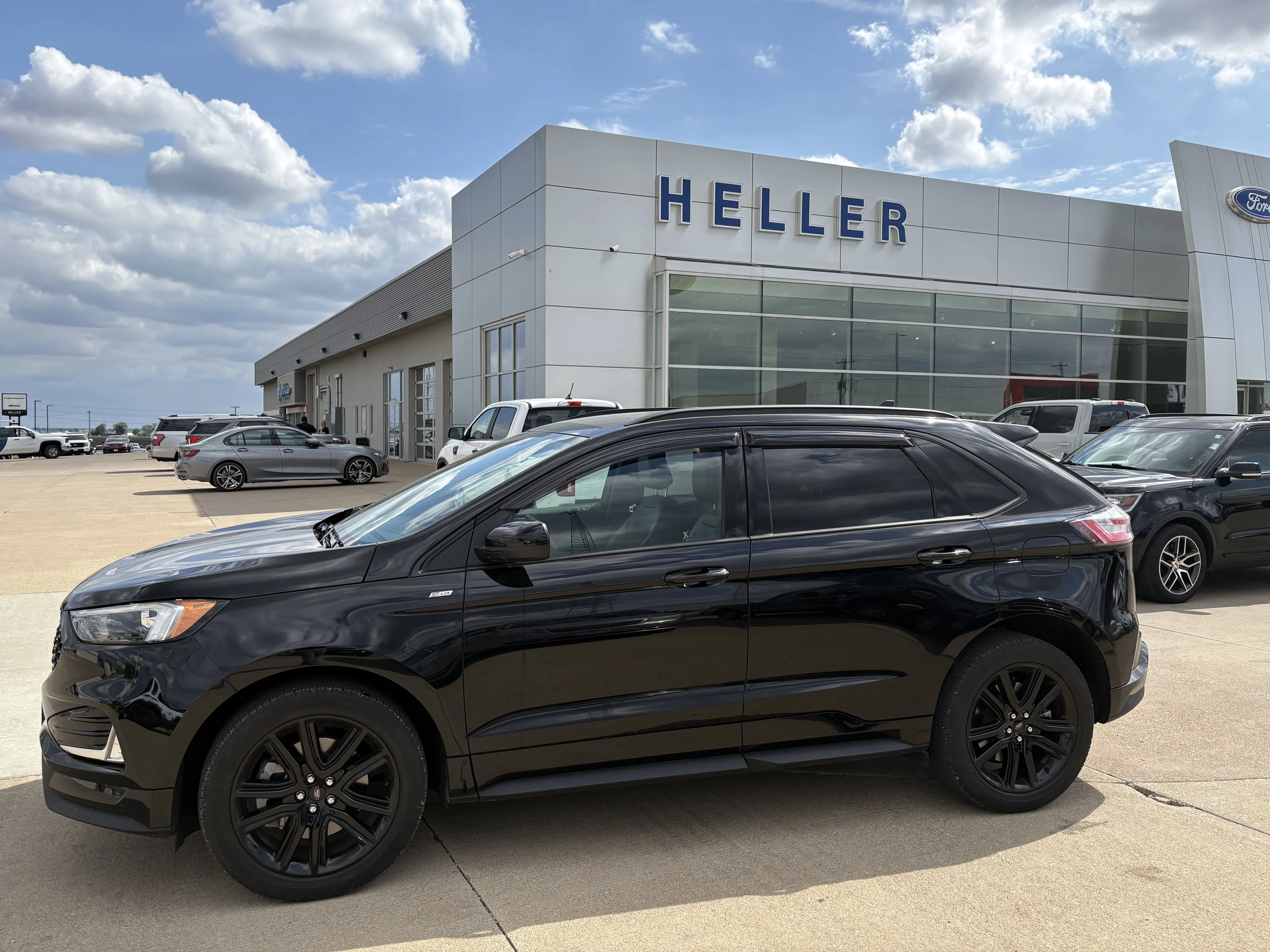 Used 2022 Agate Black Metallic Ford ST-Line image 3