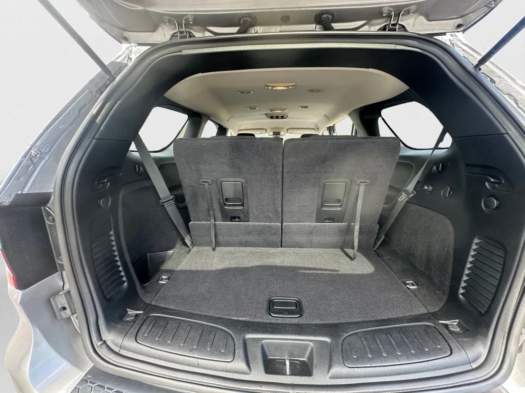 Used 2019 Silver Dodge SXT image 13