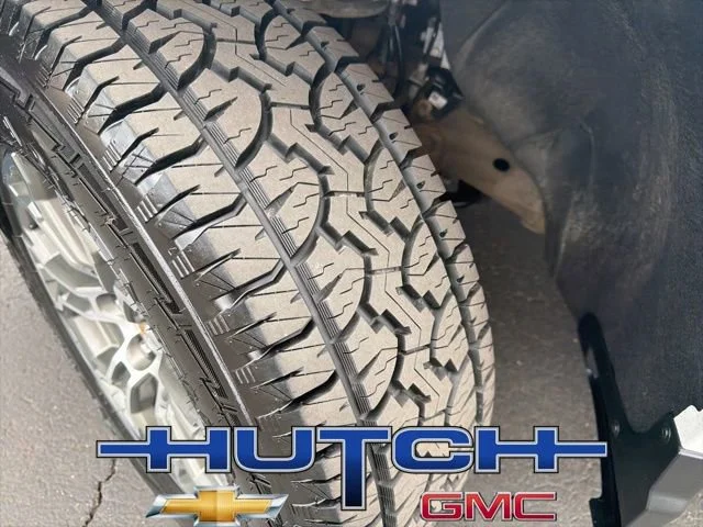 Used 2025 Summit White Chevrolet LT image 10