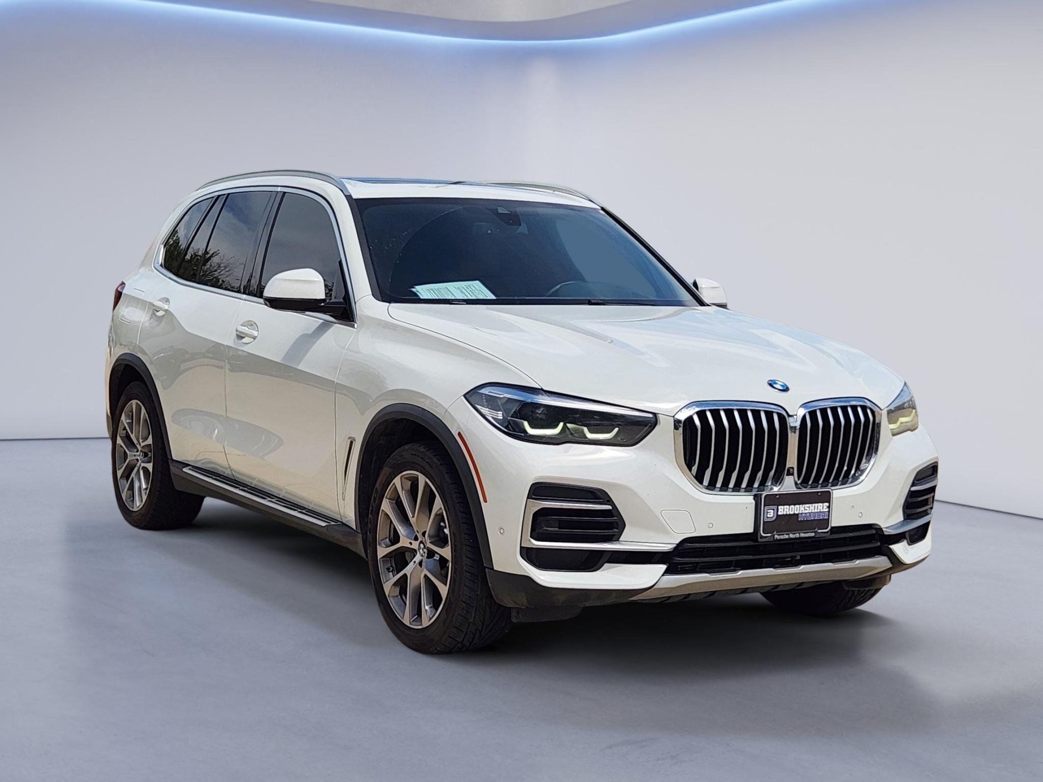 Used 2023 Alpine White BMW sDrive40i image 3