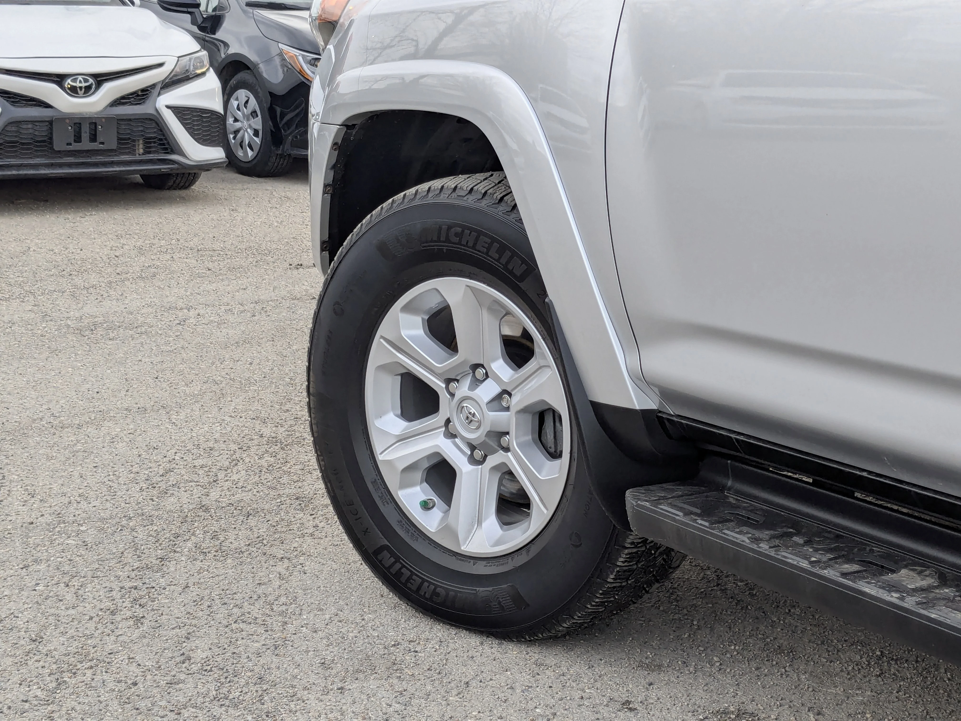 Used 2020 Silver Toyota 4DR 4WD - Leather - Sunroof - Back Up Cam - image 9