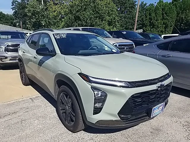 Used 2026 Cacti Green Chevrolet ACTIV image 3