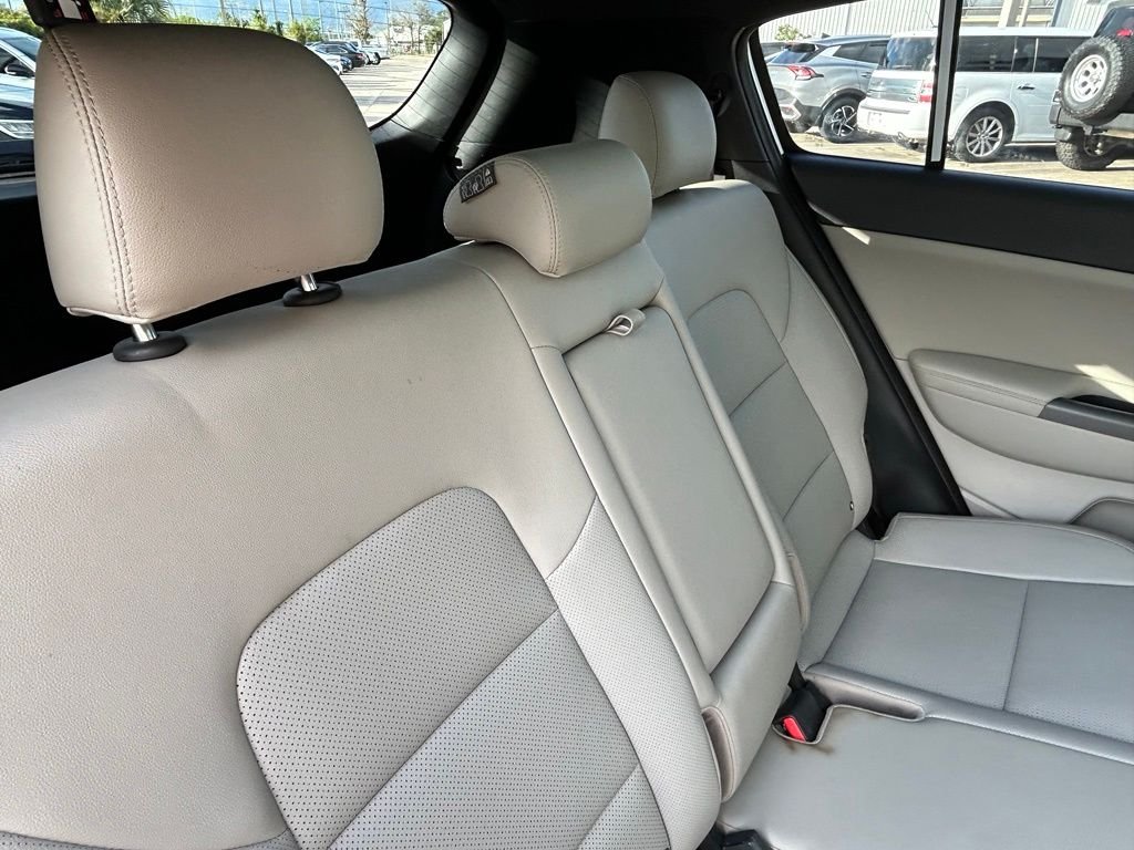 Used 2020 White Kia S image 42