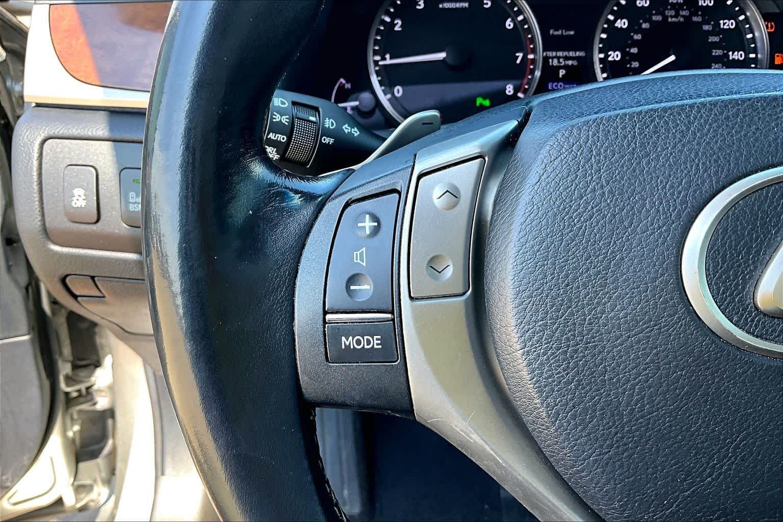 Used 2015 Atomic Silver Lexus  image 24