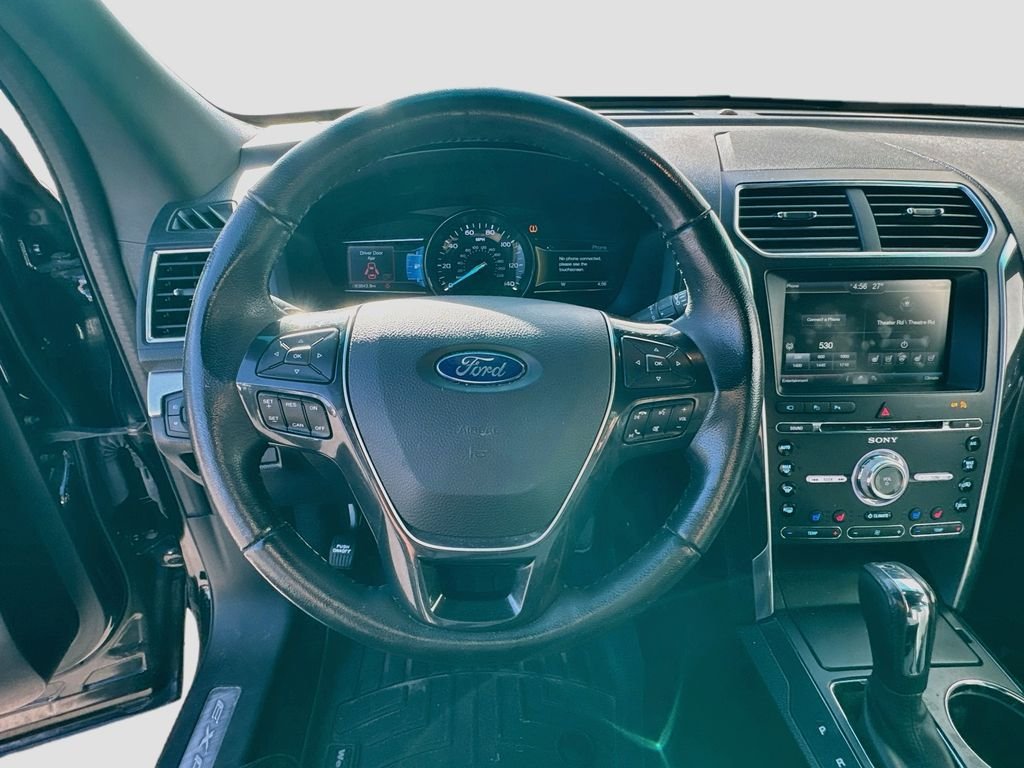 Used 2016  Ford Limited image 11