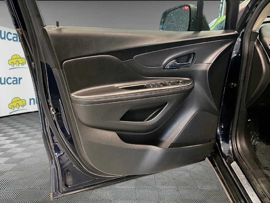 Used 2022 Blue Buick Preferred image 9