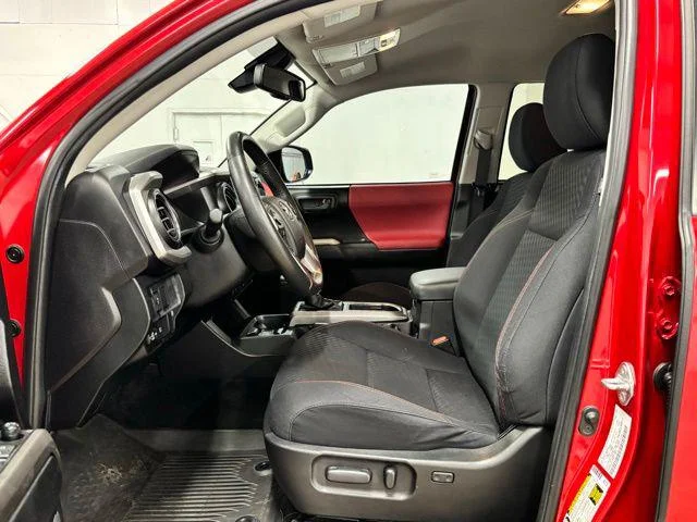 Used 2022 BARCELONA RED MET. Toyota  image 16