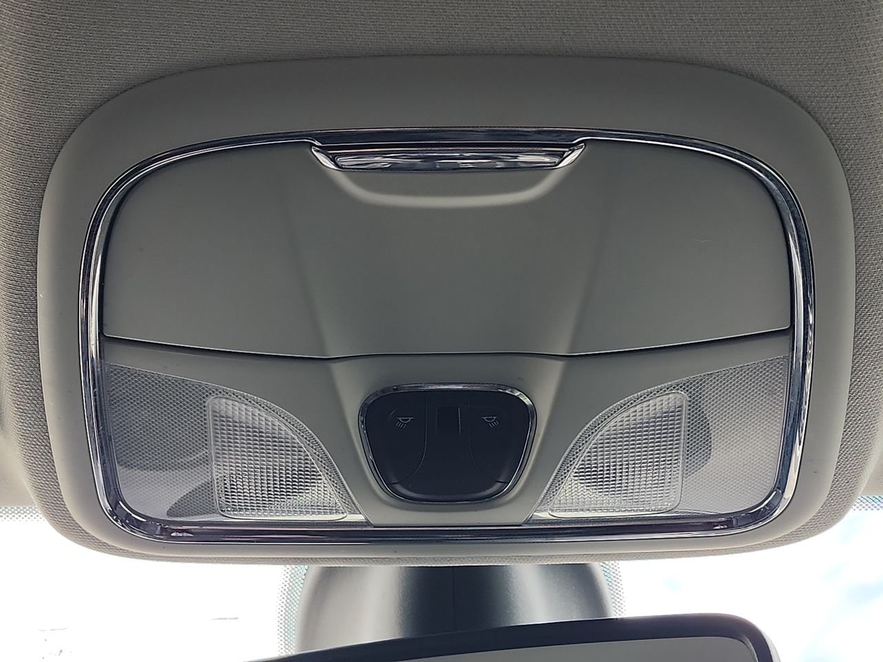 Used 2019 Bright White Clearcoat Jeep Limited image 25