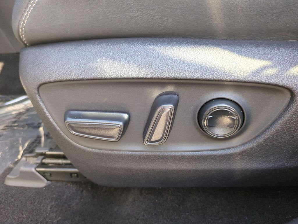 Used 2023  Toyota Limited image 17