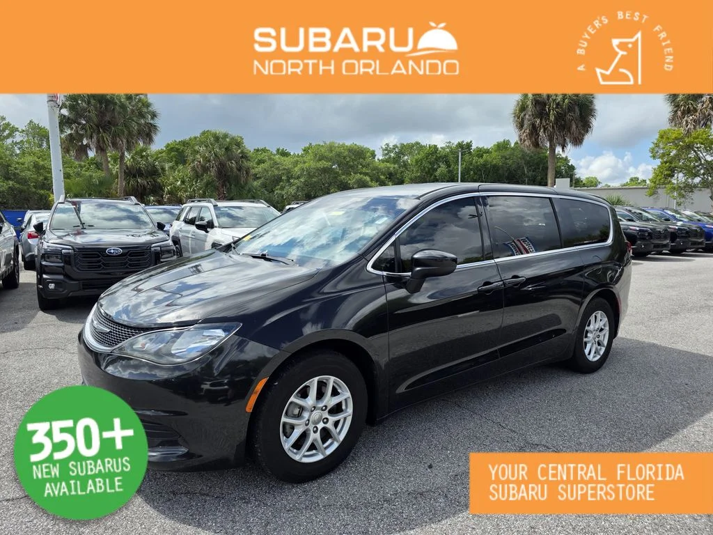 2017 Chrysler Pacifica LX's photo