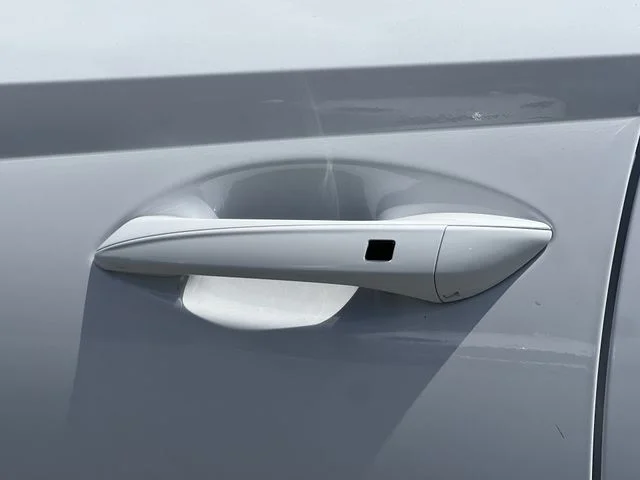 Used 2025 White Hyundai SEL image 40