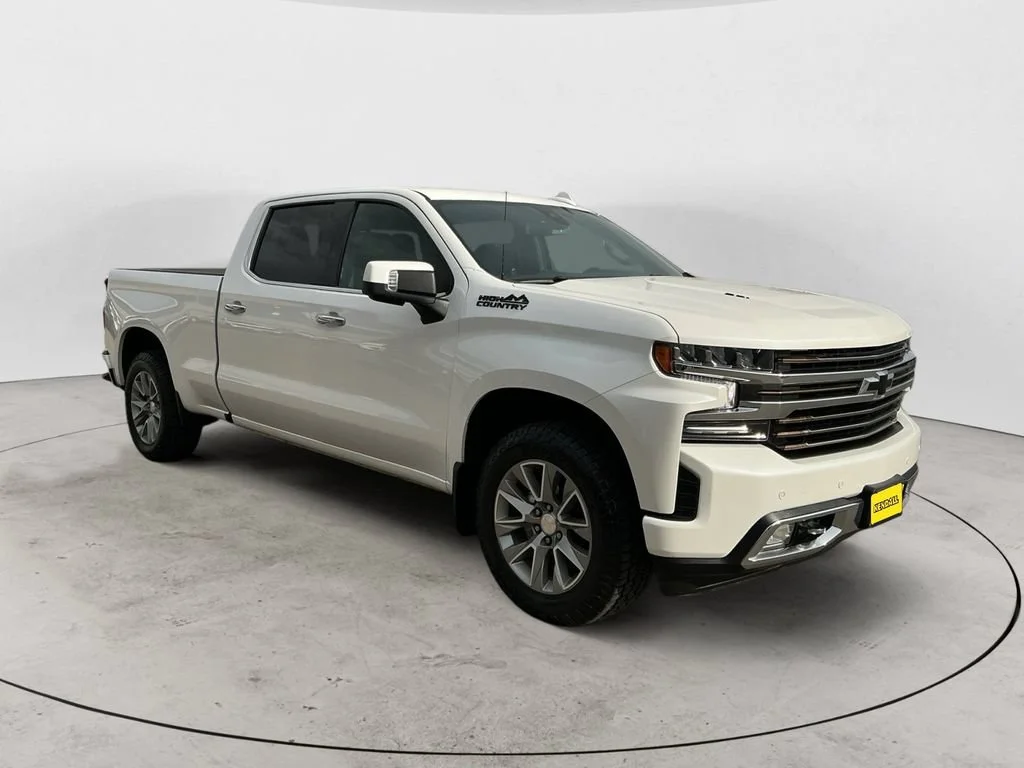 Used 2022 Iridescent Pearl Tricoat Chevrolet High Country image 3