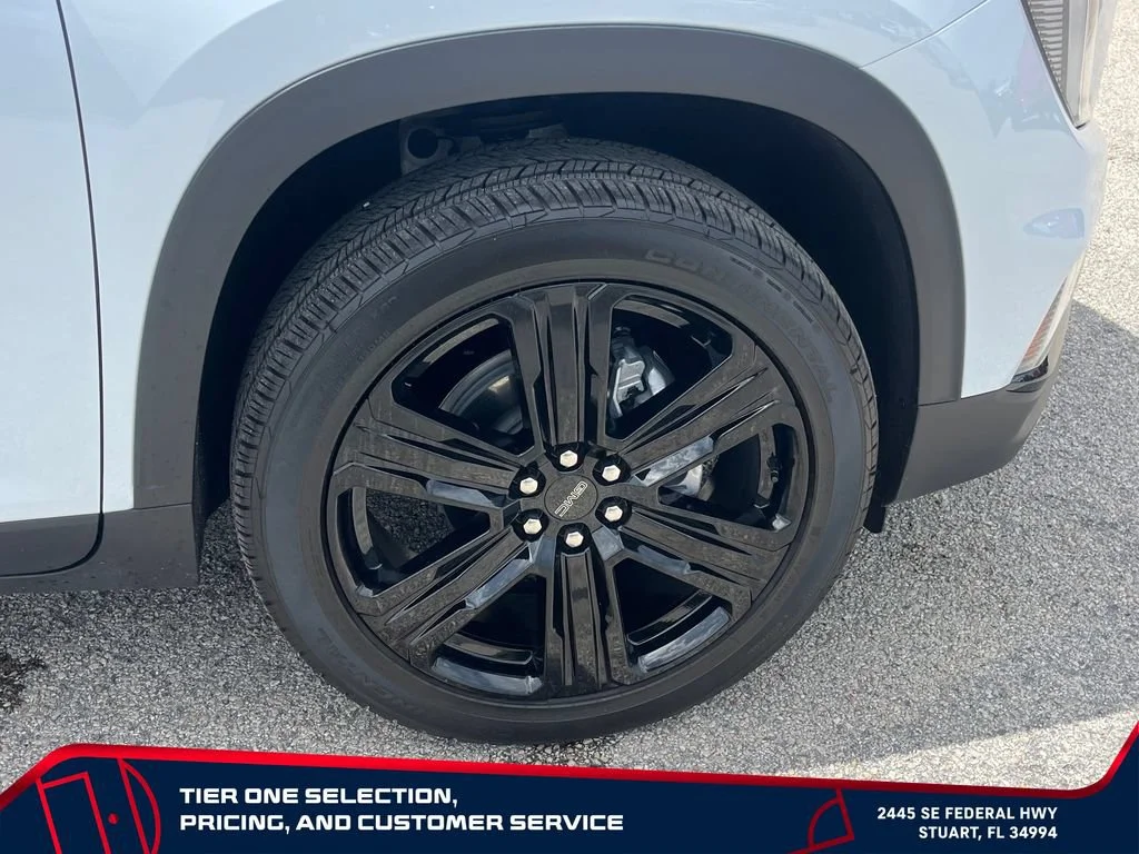 New 2026 Glacier White Tricoat GMC Elevation image 22