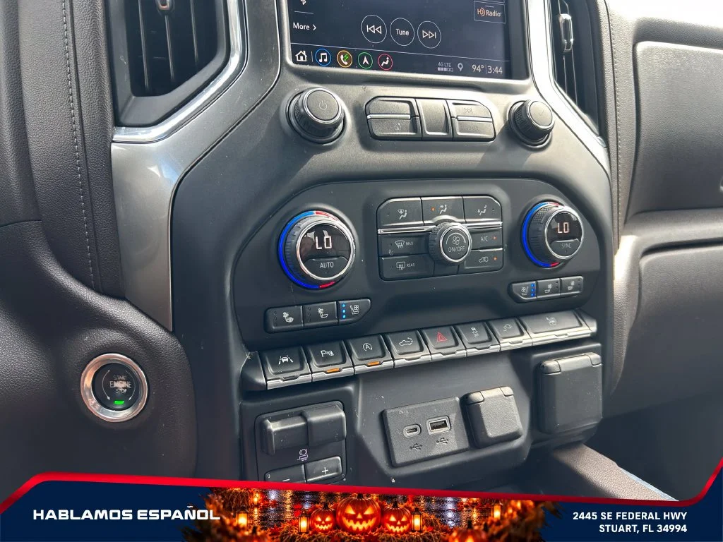 Used 2019 IRIDESCENT PEARL TRICOAT Chevrolet LTZ image 30
