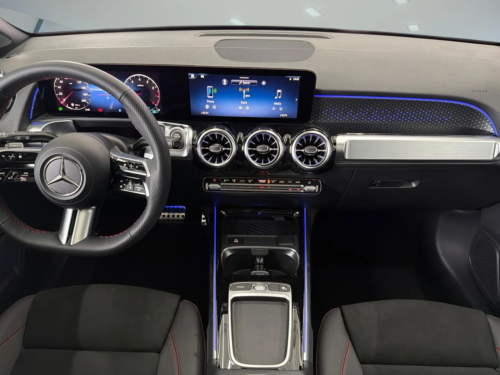 Used 2026 Black Mercedes-Benz GLB 250 4MATIC SUV image 26