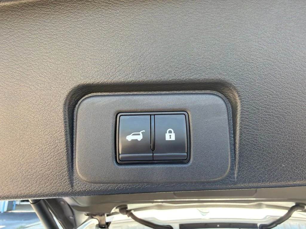 Used 2025 White Pearl Nissan SV image 36