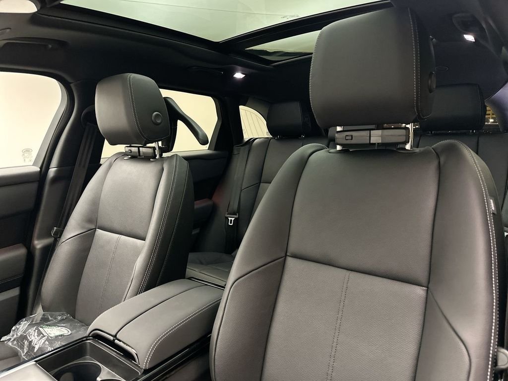 New 2026 Giola Green Metallic Land Rover Belgravia Edition image 10