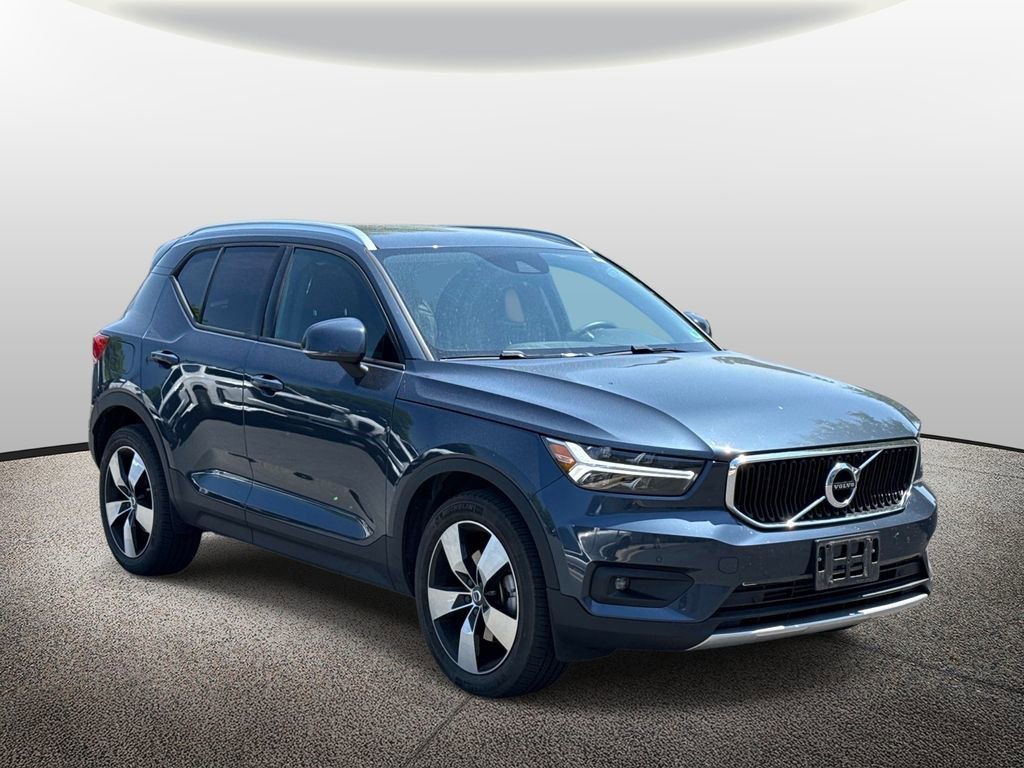 2021 Volvo XC40 T5 Momentum AWD's photo