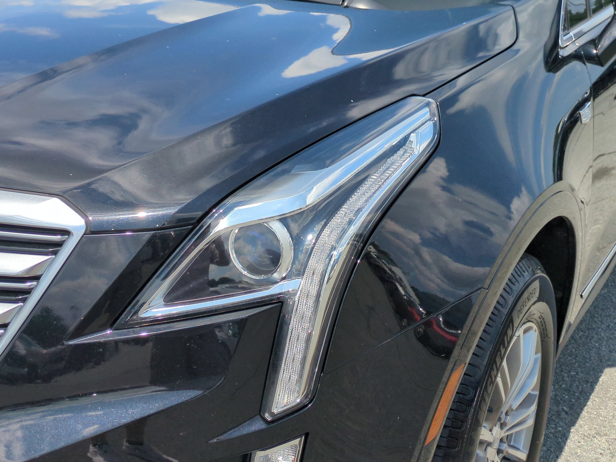 Used 2018 Stellar Black Metallic Cadillac Luxury FWD image 9