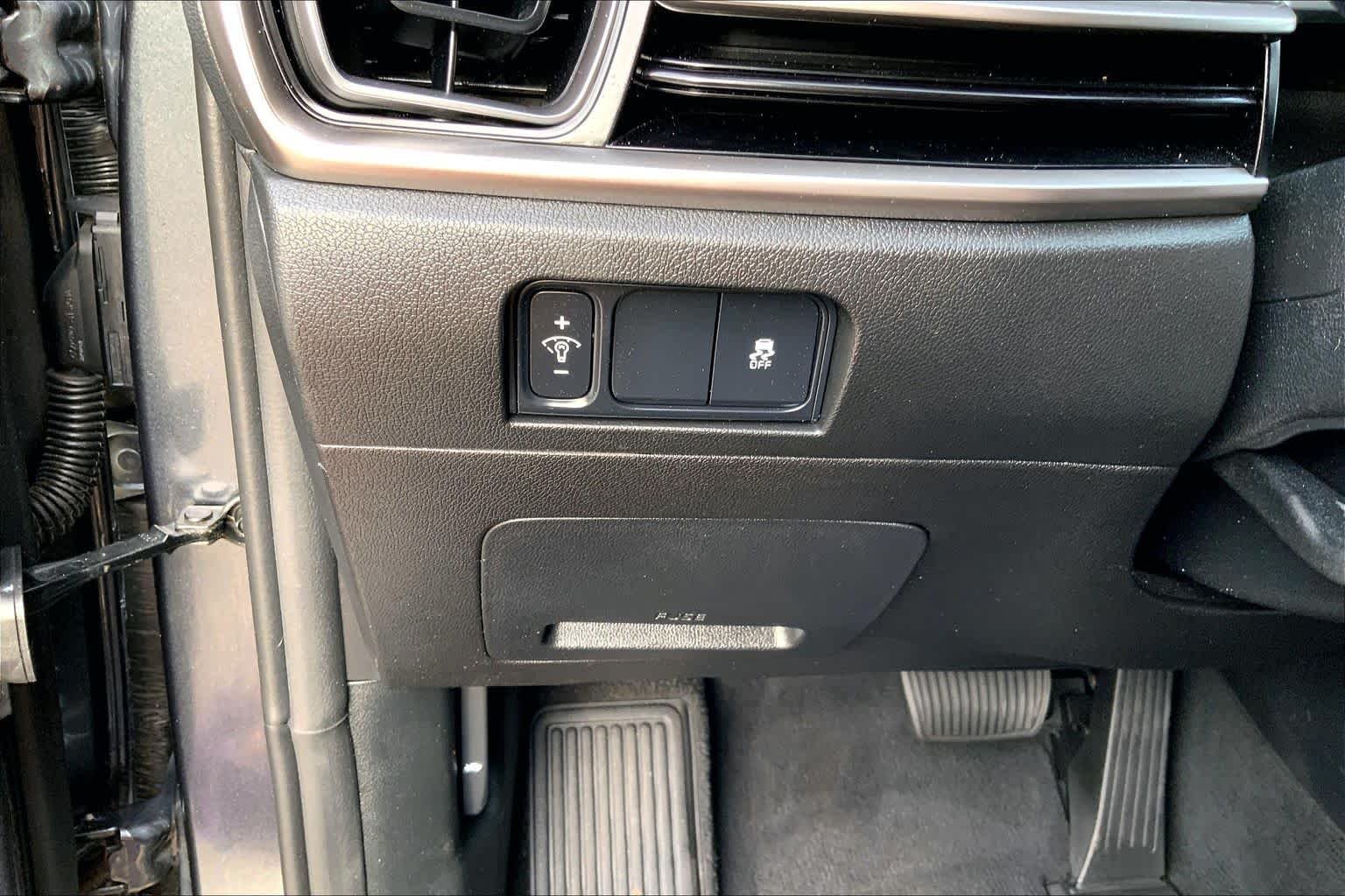 Used 2024 Gravity Grey Kia S image 32