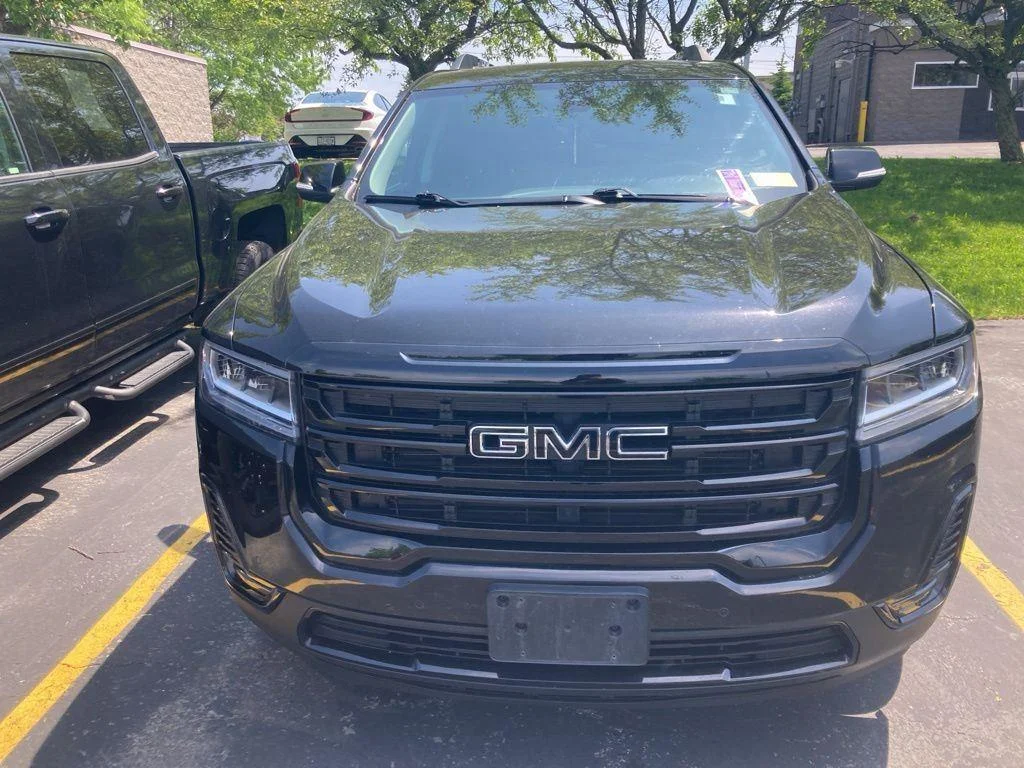 Used 2022 Ebony Twilight Metallic GMC SLE image 2