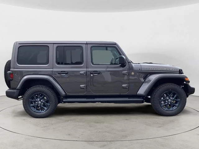 New 2026 Granite Crystal Metallic Clearcoat Jeep 4-DOOR 85TH ANNIVERSARY EDITION image 7