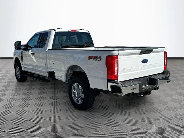 New 2026 Oxford White Ford XLT image 4