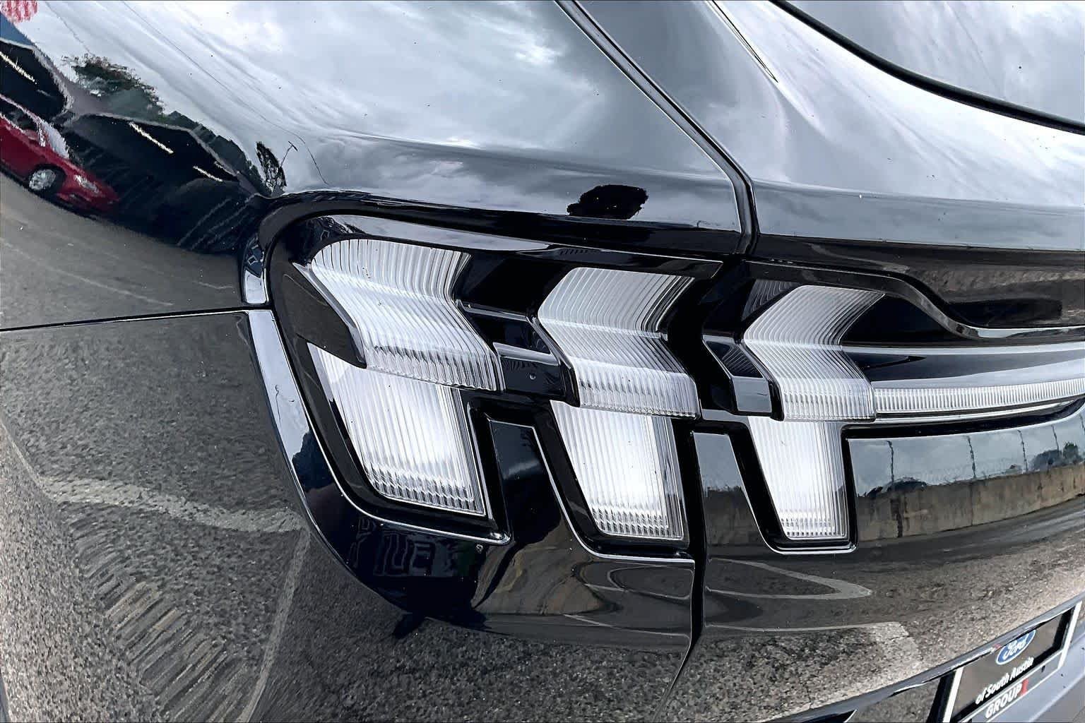 Used 2025 Shadow Black Ford Select image 29