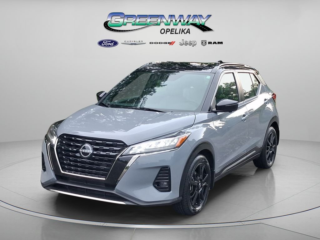 Used 2023 Gray Nissan SR image 3