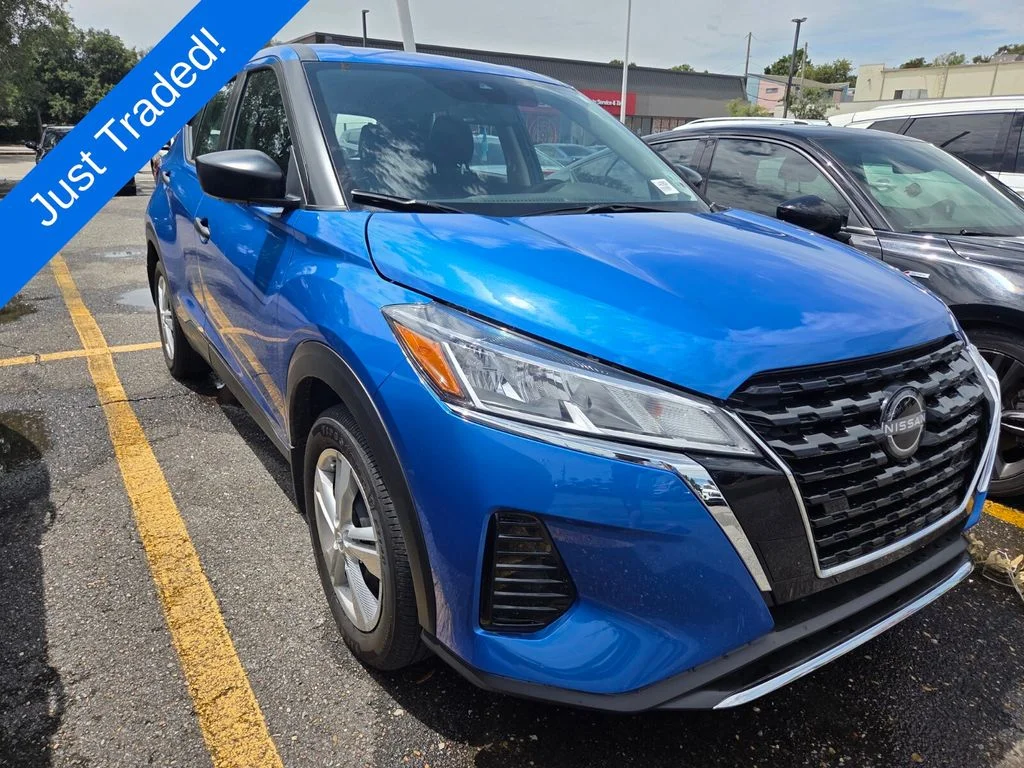 Used 2025 Blue Nissan S image 3