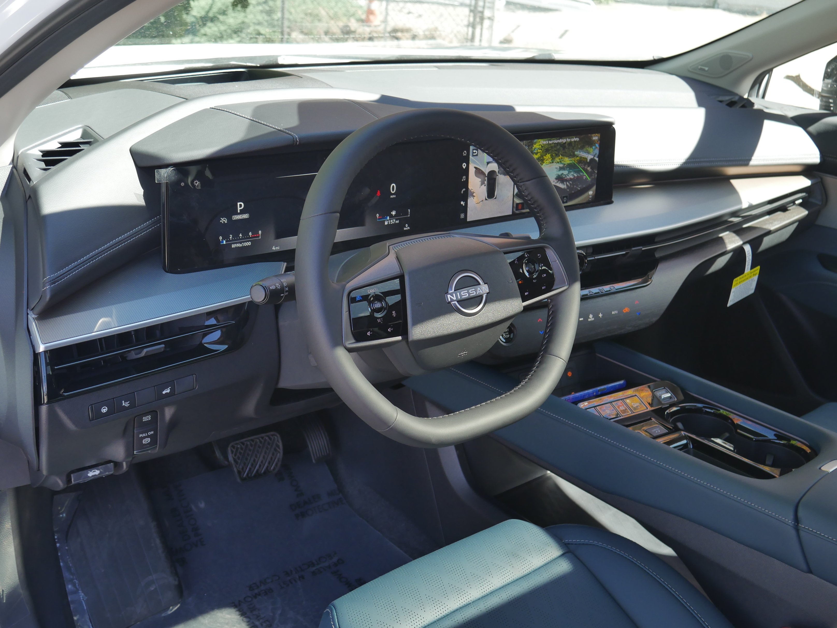 New 2026 Everest White Pearl TriCoat / Super Black Two-tone Nissan Platinum image 4