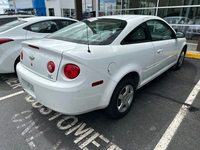 Used 2005 White Chevrolet Base image 2