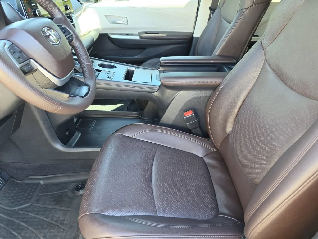 Used 2023  Toyota Platinum image 11