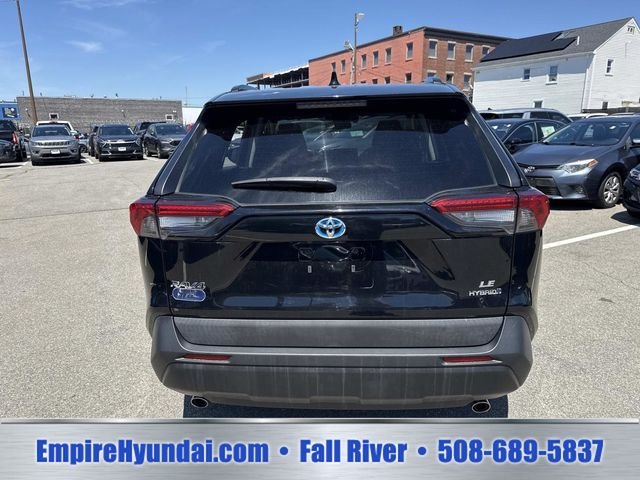 2020 Toyota RAV4 LE - Photo 4