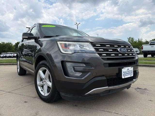 Used 2017 Gray Ford XLT image 10