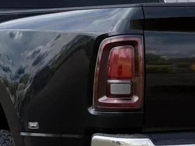 New 2027 Diamond Black Crystal Pearl-Coat Exterior Paint RAM Tradesman image 5