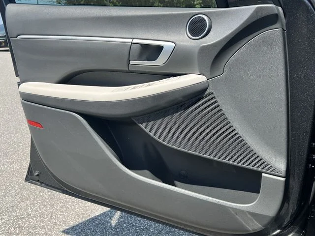 Used 2025 Gray Hyundai SEL image 31