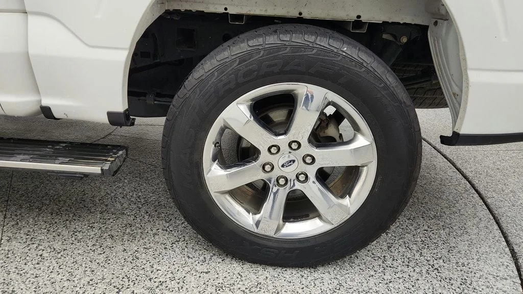 Used 2023 Star White Metallic Tri-Coat Ford LARIAT 4WD SuperCrew 5.5