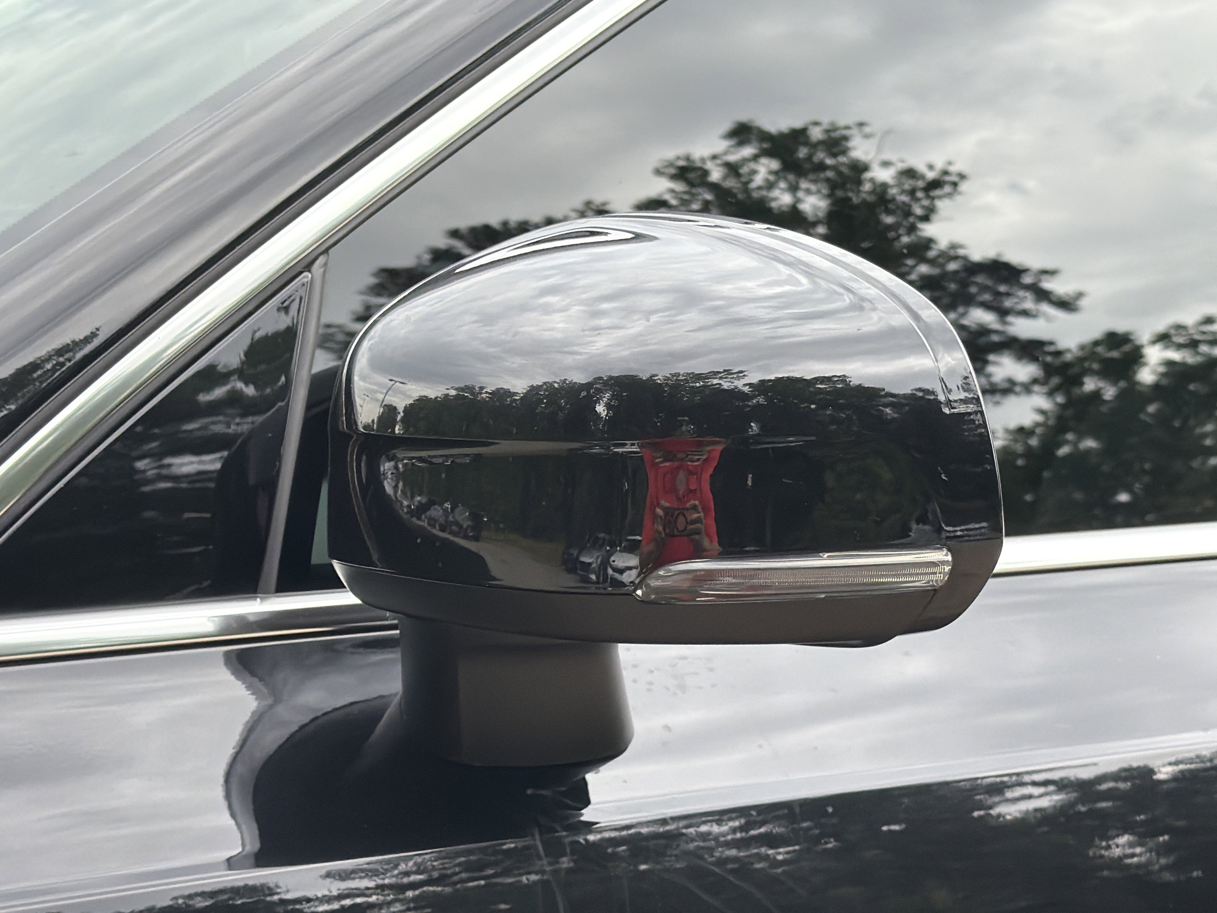 Used 2021 Onyx Black Metallic Volvo Momentum image 29
