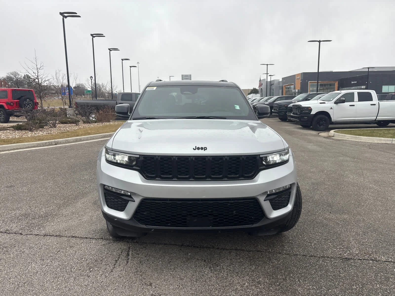 New 2025 Silver Zynith Exterior Paint Jeep Limited image 3