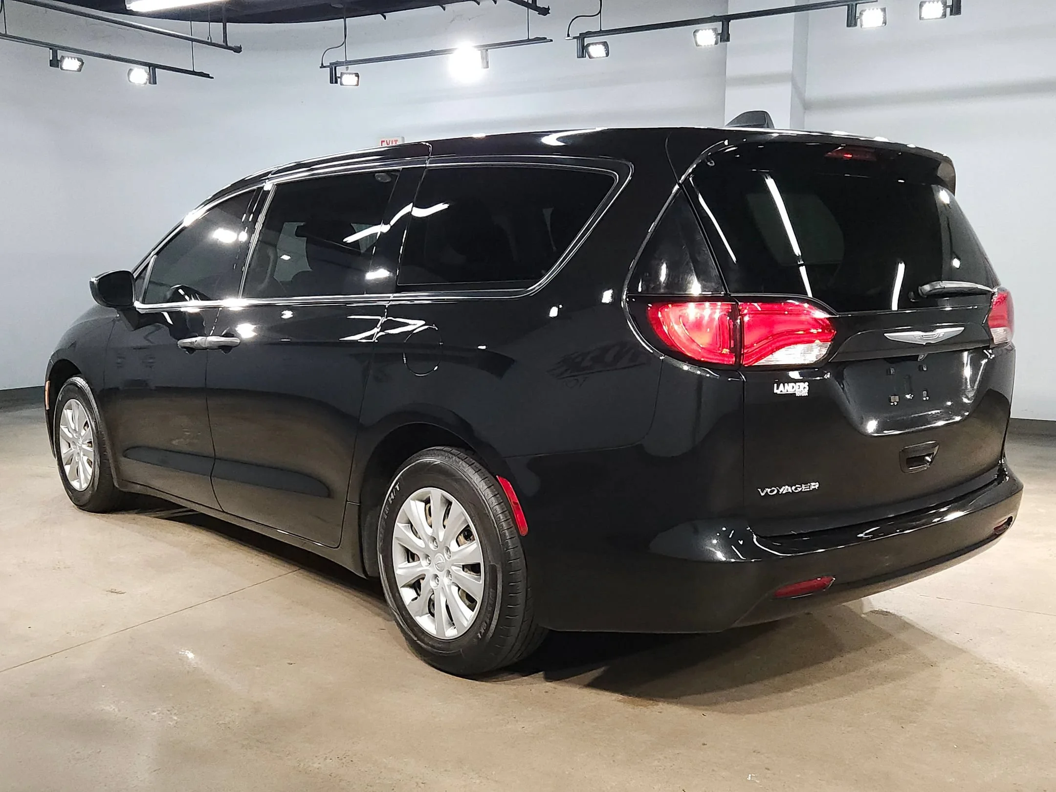Used 2021 Brilliant Black Crystal Pearlcoat Chrysler L image 5