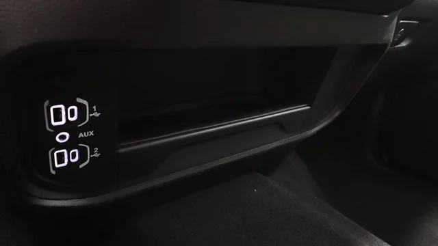 New 2026 Diamond Black Crystal Pearl-Coat Exterior Paint RAM Big Horn image 35