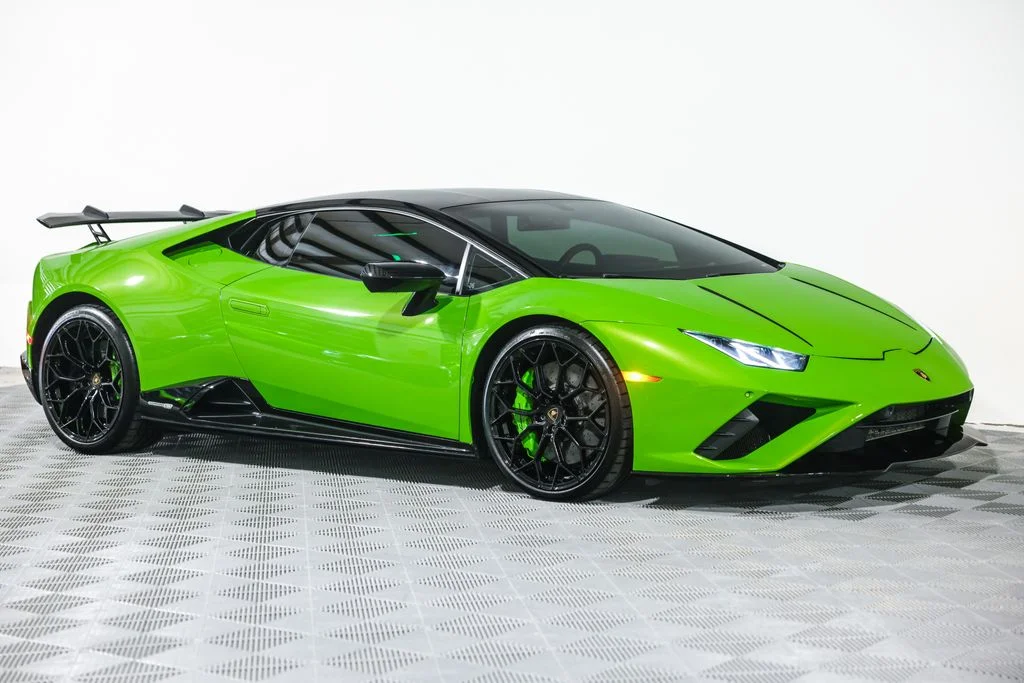 Used 2021 Green Lamborghini Base image 4