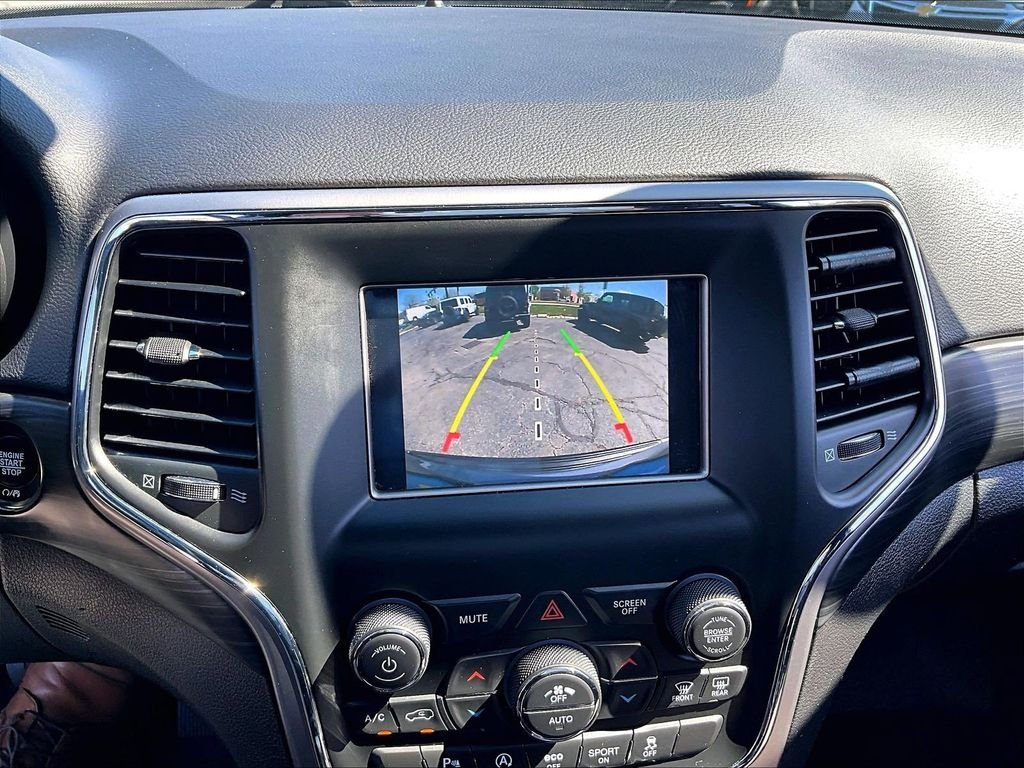 Used 2021 Silver Jeep Laredo E image 19